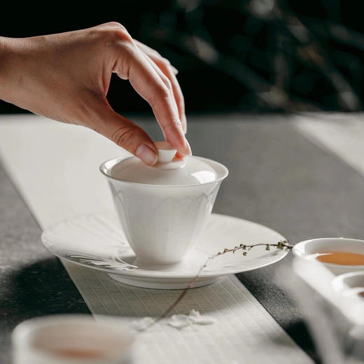 逆白菊瓣纹白瓷套组 素雅清新 温润静谧 商品图6