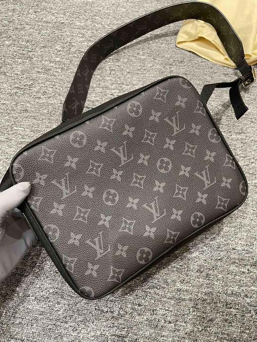 Lv男士邮差包，乱真无压力，细节自己看，老板来省钱，出入专柜无压力 商品图5