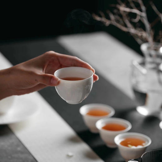 逆白菊瓣纹白瓷套组 素雅清新 温润静谧 商品图4