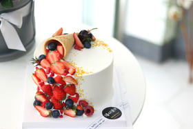 【生日蛋糕】甜筒草莓装饰款（无草莓季节换其他水果）