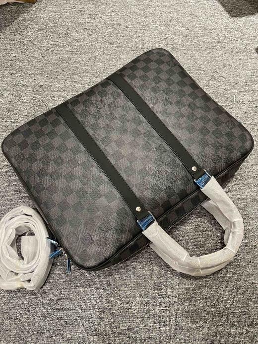 Lv男士公文包，原单，乱真无压力，细节自己看，老板省钱，出入专柜无压力， 商品图4