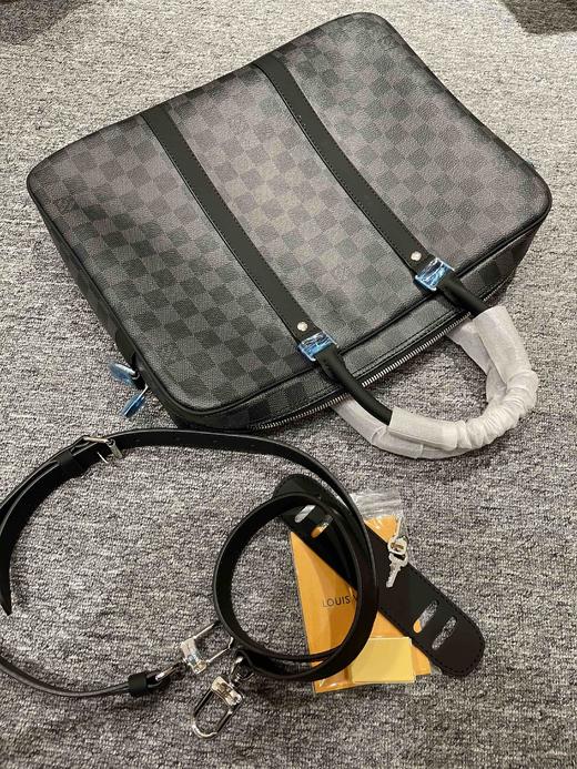 Lv男士公文包，原单，乱真无压力，细节自己看，老板省钱，出入专柜无压力， 商品图9