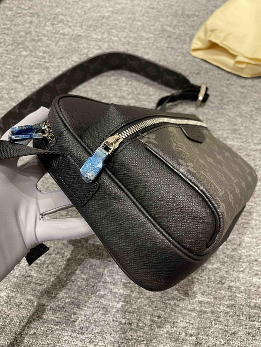 Lv男士邮差包，乱真无压力，细节自己看，老板来省钱，出入专柜无压力 商品图2