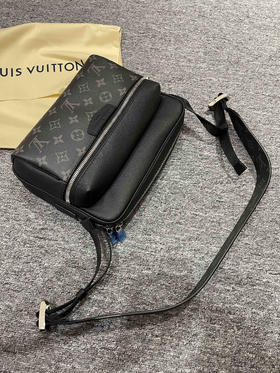 Lv男士邮差包，乱真无压力，细节自己看，老板来省钱，出入专柜无压力