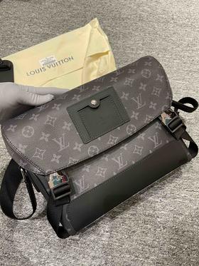 Lv男士休闲包，乱真无压力，细节自己看，老板来省钱，出入专柜无压力