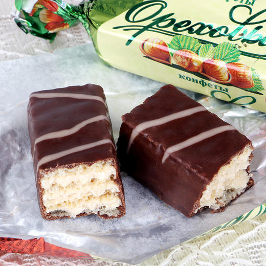 【中欧班列精选】俄罗斯糖果三颗榛子绿色  四颗榛子红色   巧克力夹心果仁威化糖休闲零食礼包婚庆500g/袋 商品图5