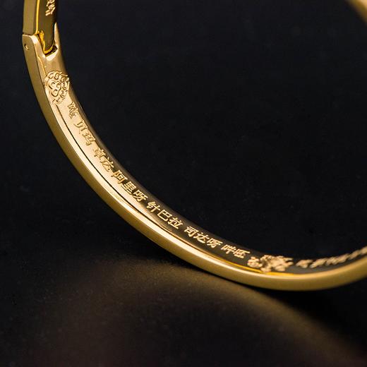 闭口大隨楞钛钢手镯，雕刻金色手镯两支 女士钛钢手环 精细雕刻 闭口设计 商品图1