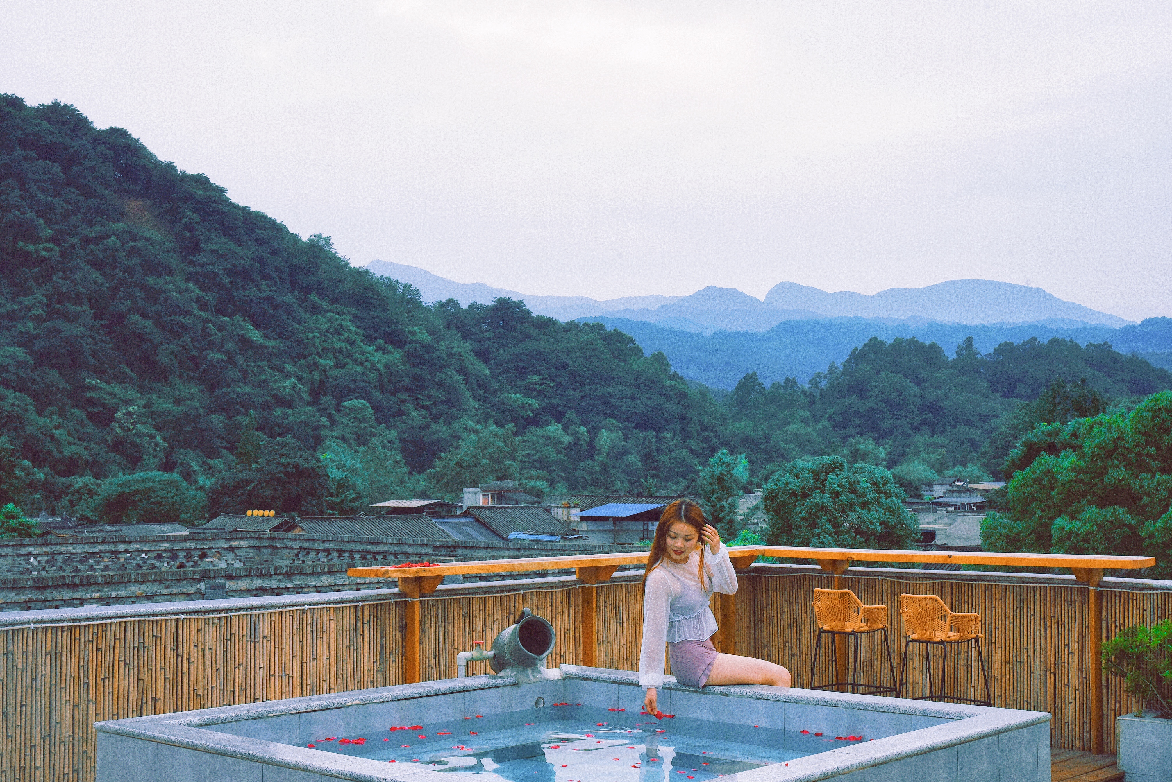 【崇州街子古镇-402号院】5房温泉私汤/泳池小院，儿童游玩（海洋球）2个温泉泡池+2台机麻，台球、乒乓、泳池、烧烤、厨房ylxy