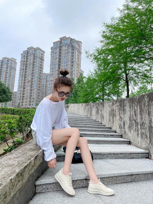 【防泼水，防污！】卡帝乐鳄鱼男女休闲防泼水飞织鞋，防滑鞋，夏季飞织跑鞋，柔软耐磨时髦百搭！脚宽脚胖建议拍大一码！ 商品图0