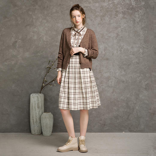 Famecoco范可儿短款针织开衫女士秋季v领纯色外套F216DE002 商品图3