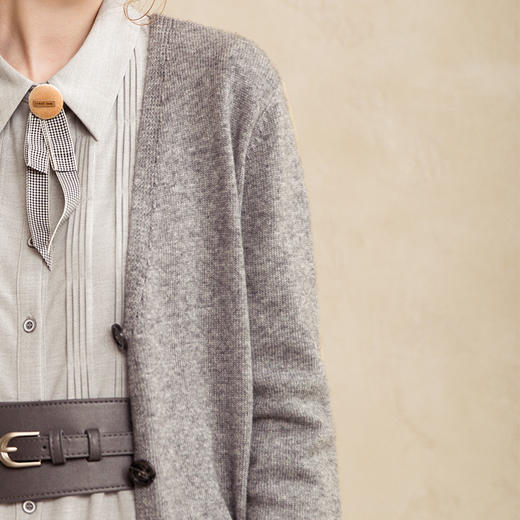 Famecoco范可儿短款针织开衫女士秋季v领纯色外套F216DE002 商品图2