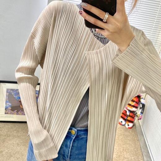 价值3000+ 太有范了！防晒有气质！三宅日系褶皱系列轻薄透气长袖开衫/防晒衣/空调衫/衬衣/外套 短款 有质感又随性 所有身材都适合 弹力大 回弹性好 慵懒气质 商品图4