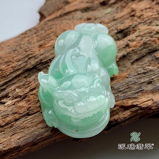 派瑞翡翠 翡翠挂件 糯种 淡绿色 商品图0