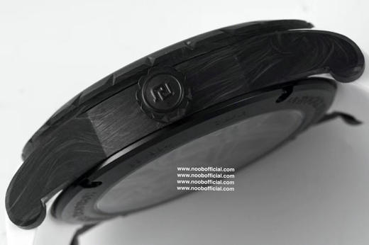 JB再度冲破复刻制表新，全新罗杰杜彼碳纤维陀飞轮震撼问世！EXCALIBUR（王者系列）DBEX05771.独家定制罗杰杜比RD.509SQ型陀飞轮手动芯，动力储存可达70小时 商品图4