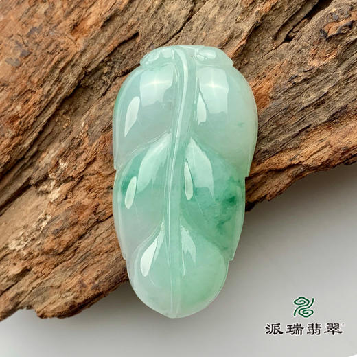 派瑞翡翠 翡翠挂件 糯种 淡绿色 商品图0