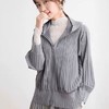 价值3000+ 蒋欣款！三宅早秋新款褶皱拉链连帽薄款防晒衣/外套 显瘦百搭 日本进口聚酯纤维 轻盈透气性好 上身舒适 带齐标签吊牌！ 商品缩略图2