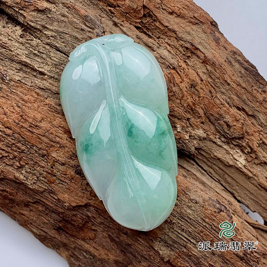 派瑞翡翠 翡翠挂件 糯种 淡绿色 商品图3