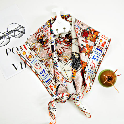 真丝素绉缎方巾 GD0011 商品图4