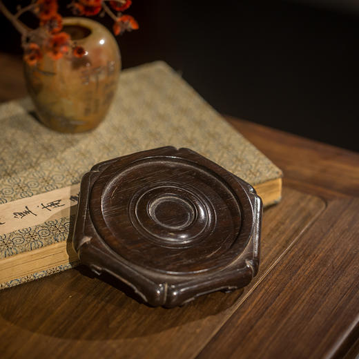 清代 红木六角器座 商品图0