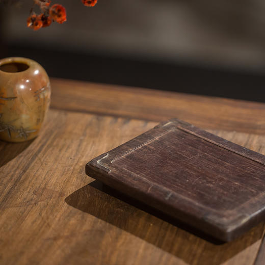 清代 延蝶仙馆如意池梅花长方端砚（原配红木砚盒） 商品图3