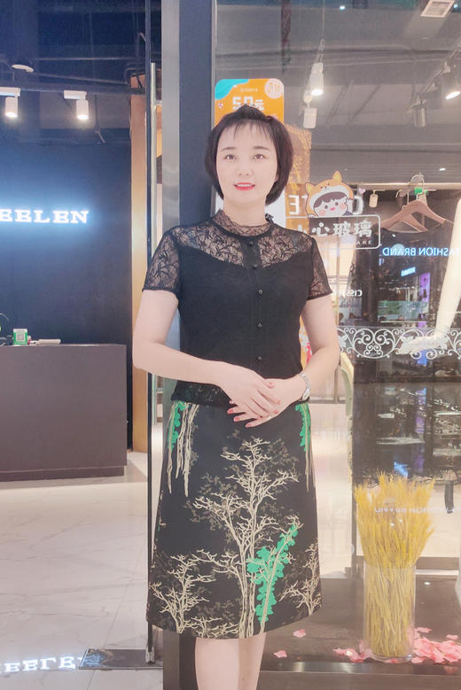 【伯妮斯茵】3B6719--黑色半裙-草地上的午餐---《画尽世间光影，只为挚爱的女人》 商品图0