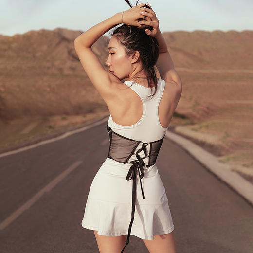 LRECNAVA运动瑜伽跑步健身羽毛球网球裙带胸垫裸感背心套装 商品图3