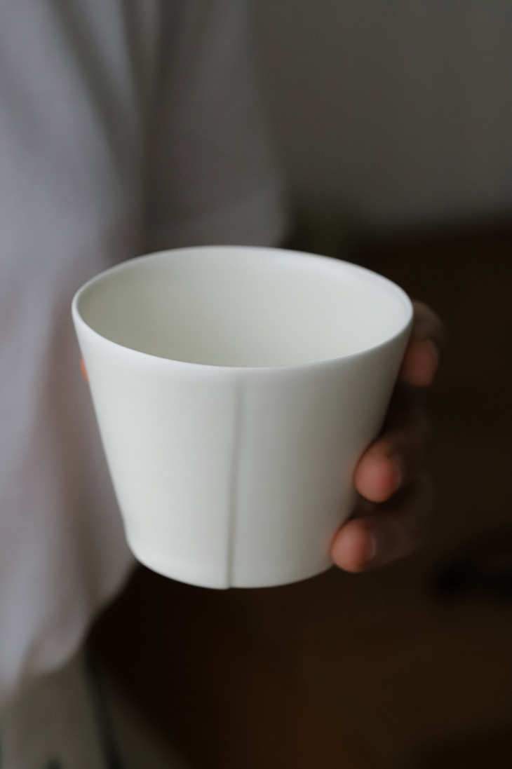 中国新之舍奶酪白釉直角花形水杯平底杯