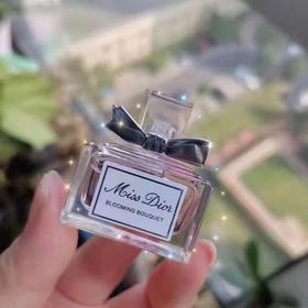 迪奥 花漾甜心小姐淡香水5ml Q版优雅浪漫迷人 中样