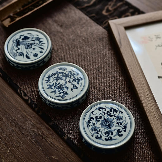 「景德镇复古手工仿明手绘青花瓷」蟠桃缠枝莲瓷盖置文房镇纸茶道零配 商品图0