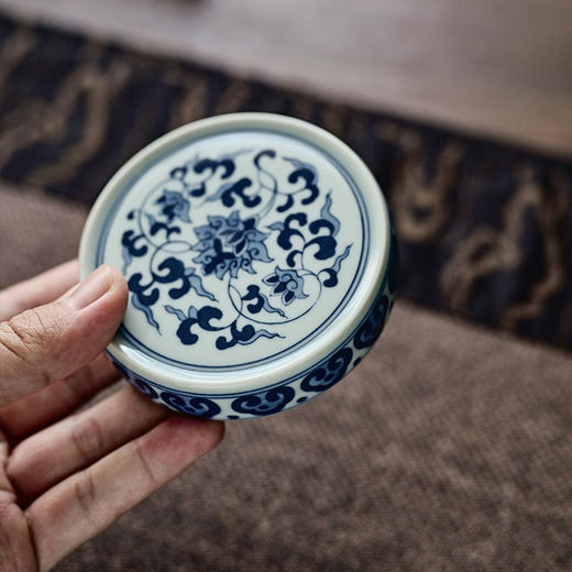 「景德镇复古手工仿明手绘青花瓷」蟠桃缠枝莲瓷盖置文房镇纸茶道零配 商品图1
