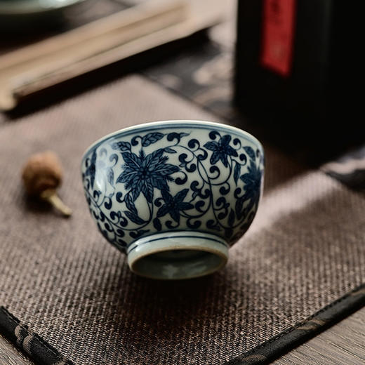 「景德镇手绘复古缠枝四季花仿明青花陶瓷品茗杯」功夫茶杯大号茶盏 主人杯 商品图0