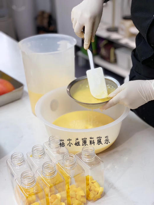 杨枝甘露蛋糕，吃上一口，芒果、椰浆、西米、红柚，整个夏天都是你的哦，还可以搭配同款杯子蛋糕，更多人分享 商品图3