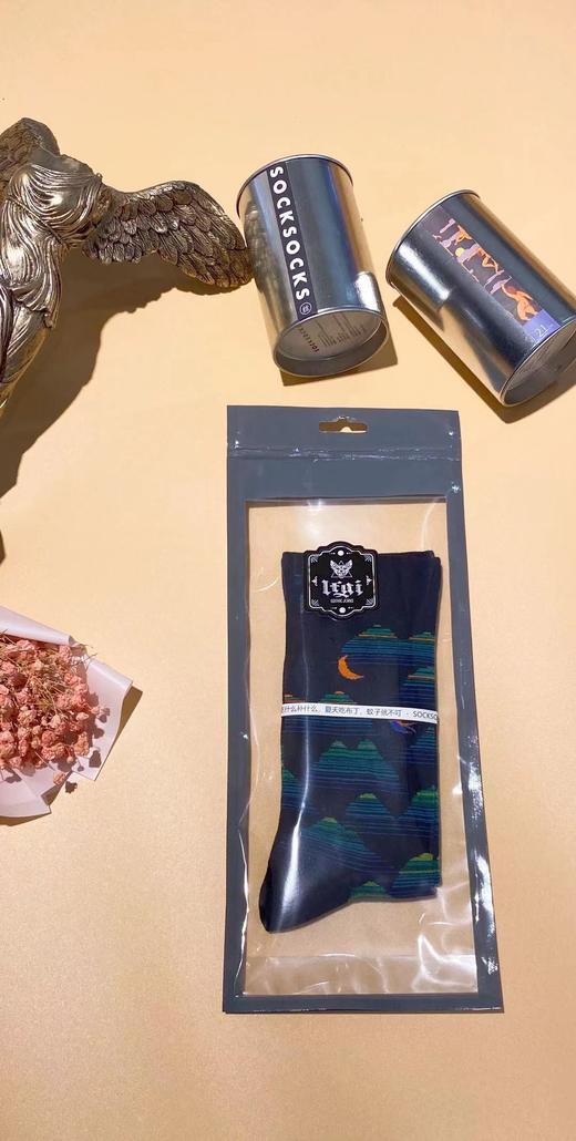SIOICIKI 设计师联名款SSSIA044山丘-月时尚 中筒袜 商品图3