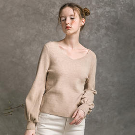famecoco范可儿V领针织衫女秋长袖灯笼袖纯色宽松套头毛衣D216DD300