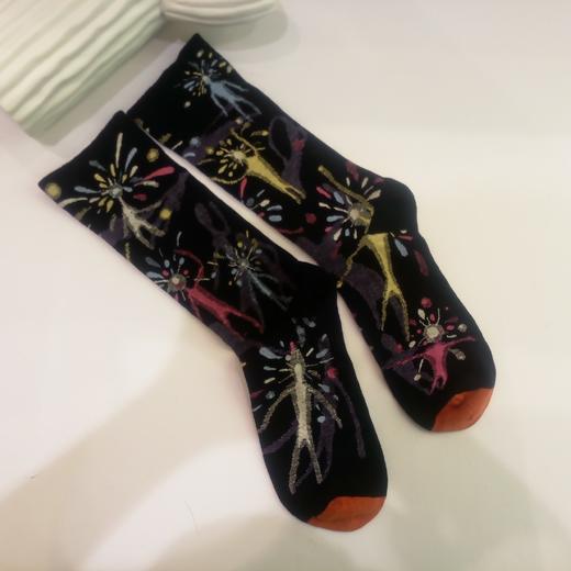 SIOICIKI  SAW3A028设计师联名款渠力黑色中筒袜 商品图0