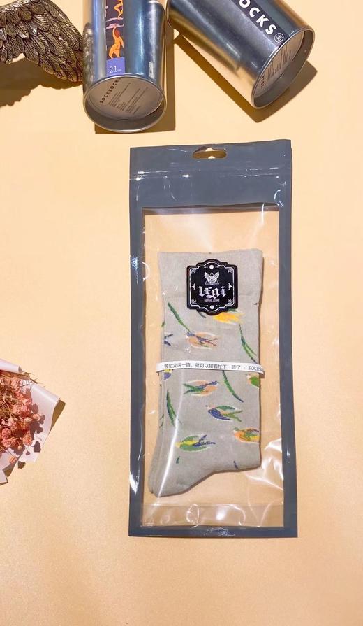 SIOICIKI 设计师联名款SSSIA040夏天时尚中筒袜 商品图3