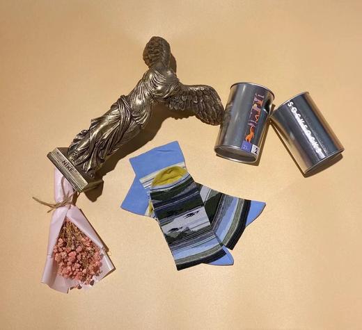 SIOICIKI 设计师联名款SSSIA042风与水时尚中筒袜 商品图2