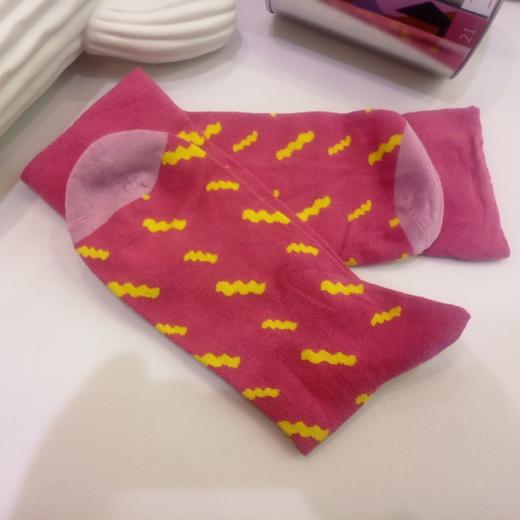 SIOICKI 设计师联名款SAW2A021不规则波浪时尚玫红中筒袜 商品图2