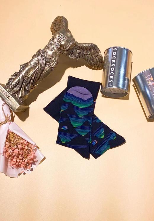 SIOICIKI 设计师联名款SSSIA044山丘-月时尚 中筒袜 商品图1