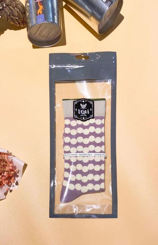 SIOICIKI 设计师联名款SAW3A034珍珠波浪时尚中筒袜 商品图3