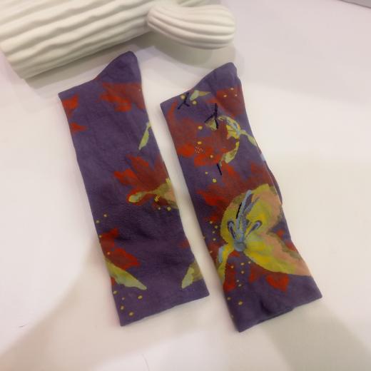 SIOICIKI  SAW2B017设计师联名款神秘碟时尚紫色高筒袜 商品图1