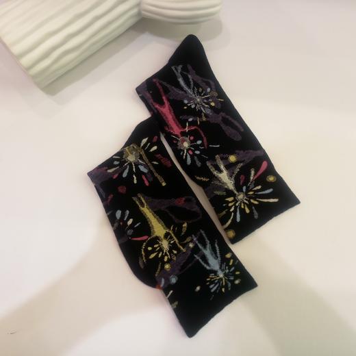 SIOICIKI  SAW3A028设计师联名款渠力黑色中筒袜 商品图1