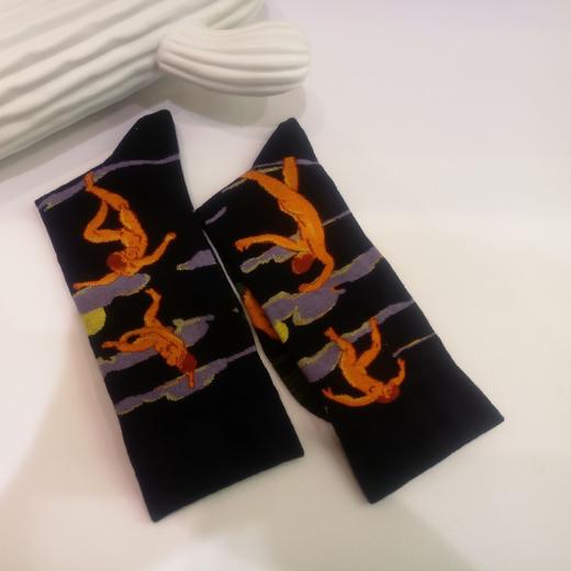 SIOICIKI SAW1A003设计师联名款时尚中筒袜 商品图0