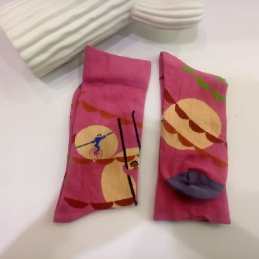 SIOICIKI SAW3A027设计师联名款马戏团玫红中筒袜 商品图2