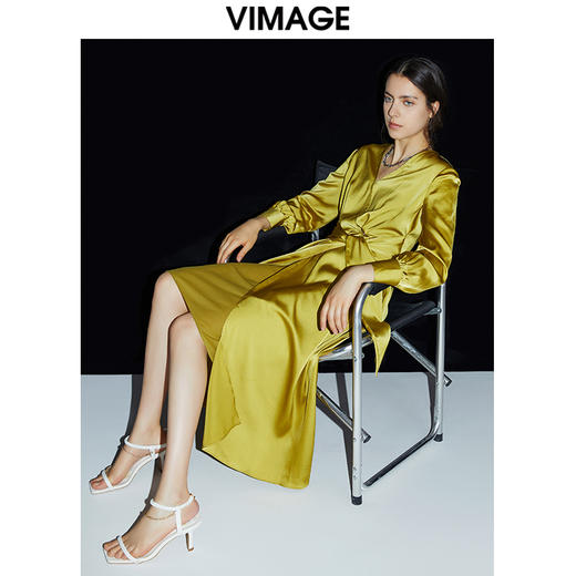 VIMAGE/纬漫纪秋季新款系带束腰高贵优雅纯色V领显瘦连衣裙VC2107236 商品图0