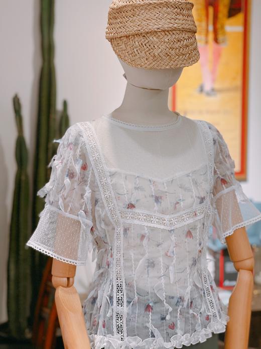 TYNVIE 领口装饰蕾丝拼接短袖上衣-印花 商品图6