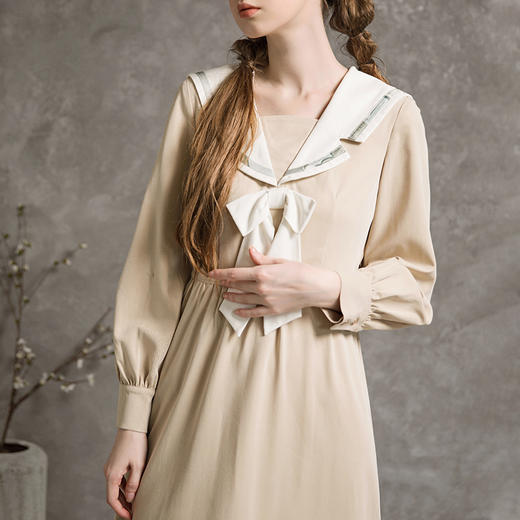 famecoco范可儿学院风连衣裙女秋灯笼袖收腰a字长裙F216FA021 商品图1