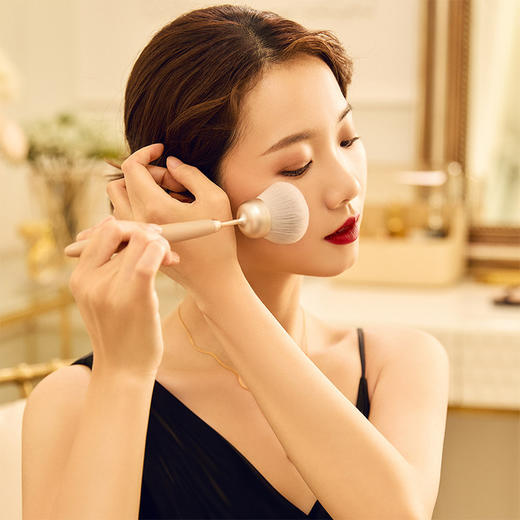 【已下架】LOFREE 洛斐尾巴化妆刷双色套装 茸感刷毛柔软亲肤[福利品] 商品图4