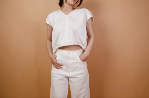 2021春夏新款——COMMXN V字领短上衣 商品图0