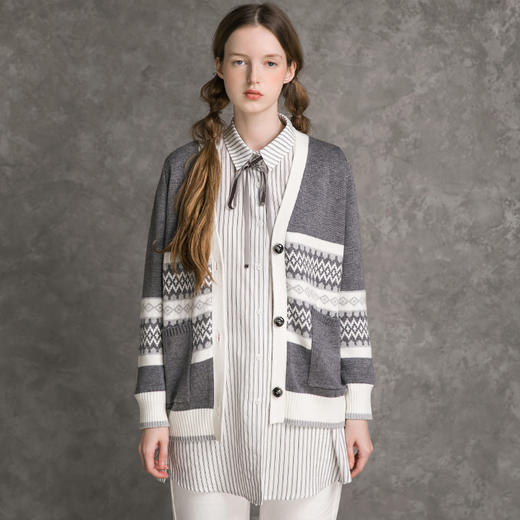 famecoco范可儿提花针织开衫女秋季长袖v领宽松外搭毛衣外套D216DA300 商品图0